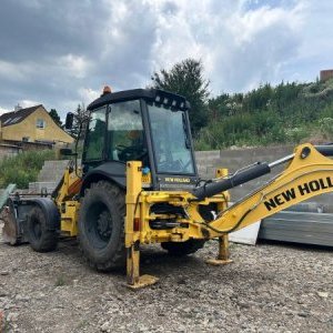 foto New Holland B100C traktorbagr