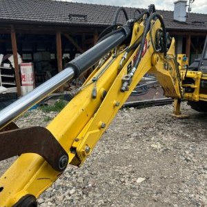 foto New Holland B100C traktorbagr