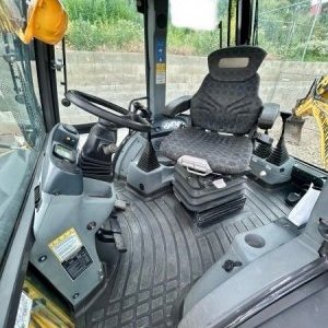 foto New Holland B100C traktorbagr